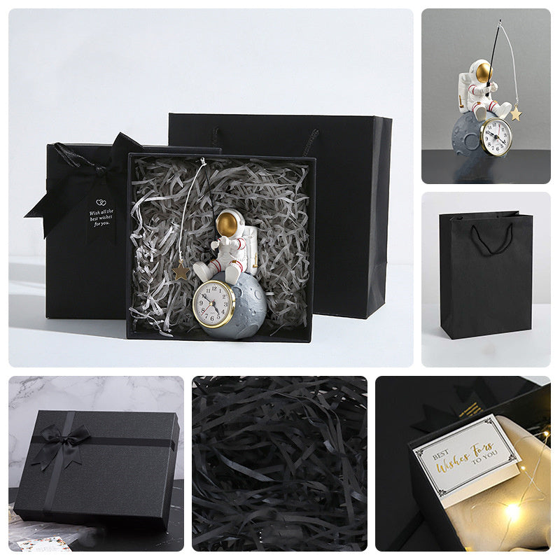 Astronaut Clock Ornaments Desktop Creative Small Clock