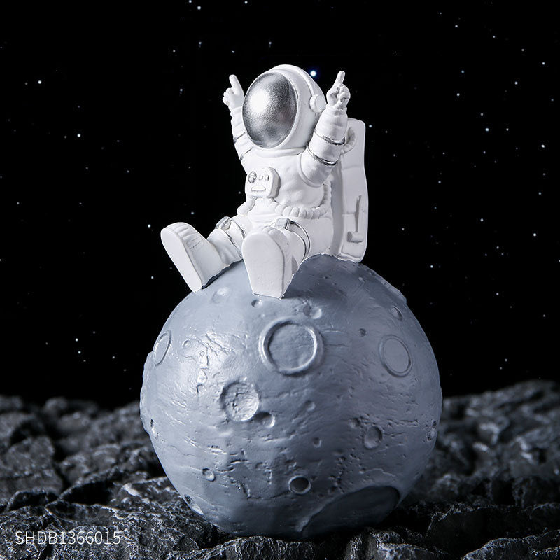 Astronaut Clock Ornaments Desktop Creative Small Clock