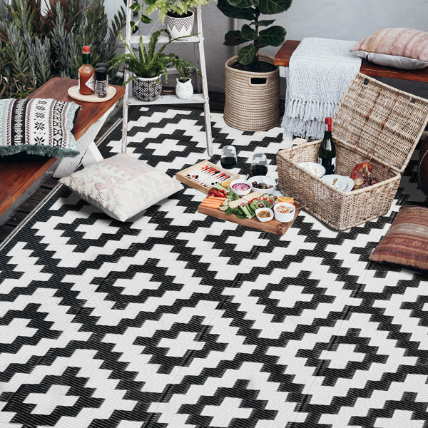 6 X 9ft Camping Carpet, Black And White,shipped From Amazon, Banned From Wal Mart, Not Shipped On Weekends