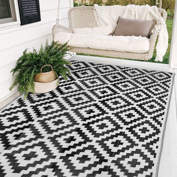 6 X 9ft Camping Carpet, Black And White,shipped From Amazon, Banned From Wal Mart, Not Shipped On Weekends